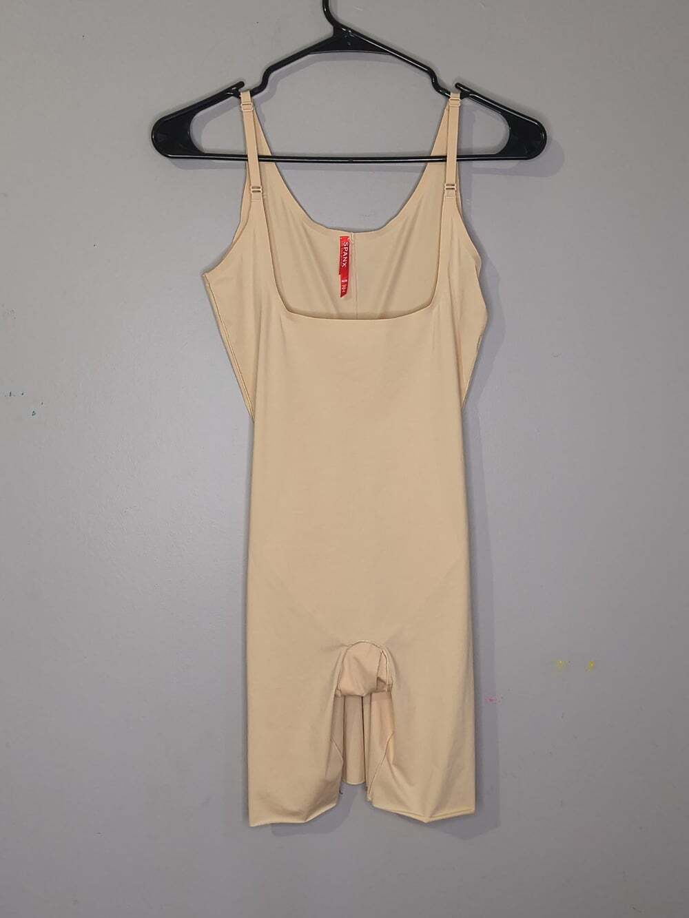 SPANX Thinstincts Open-Bust Mid-Thigh Bodysuit in Soft N*ude size medium